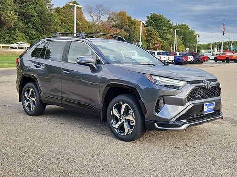 New 2025 Toyota RAV4 SE image 3