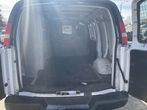 Used 2015 GMC Savana 2500 RWD image 13