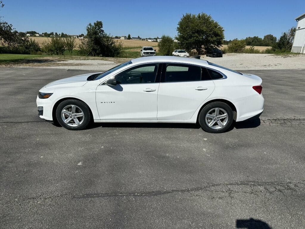 Used 2023 Chevrolet Malibu LS FWD image 2