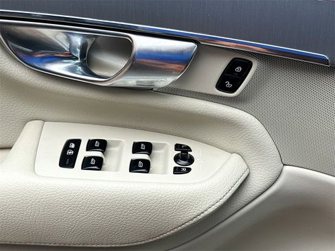 Used 2021 Volvo XC90 T5 Momentum w/ Climate Package image 19