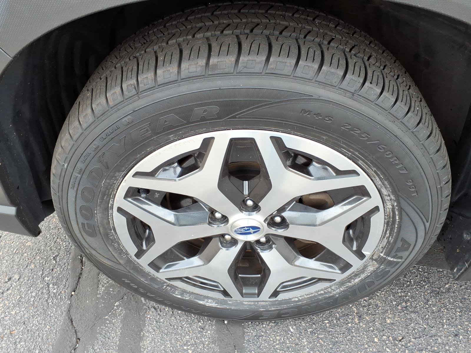 Used 2019 Subaru Forester Premium AWD/4WD image 5