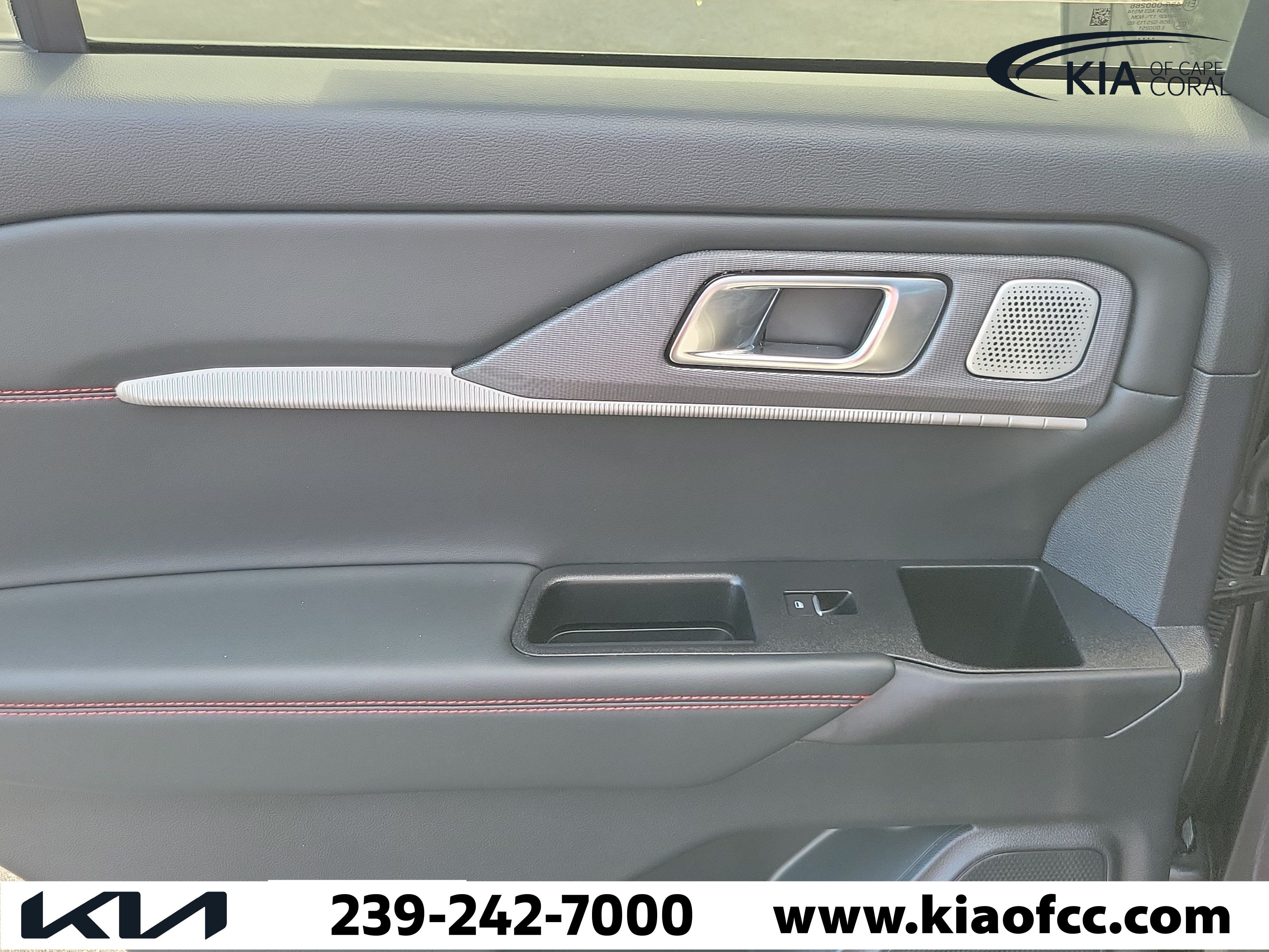 Used 2025 Ford Explorer ST w/ Sun And Sound Package RWD image 16