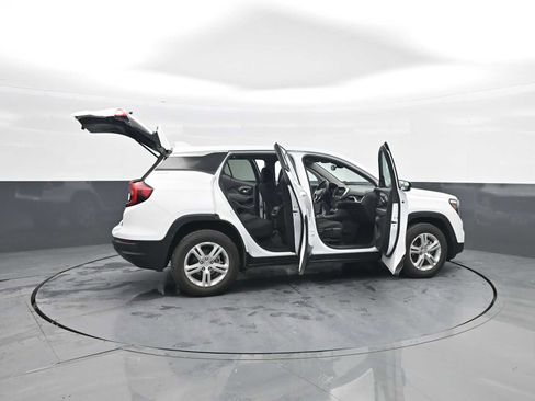 Used 2024 GMC Terrain SLE image 43