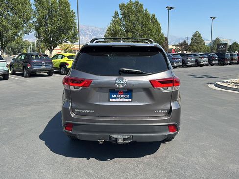 Used 2018 Toyota Highlander XLE AWD/4WD image 6
