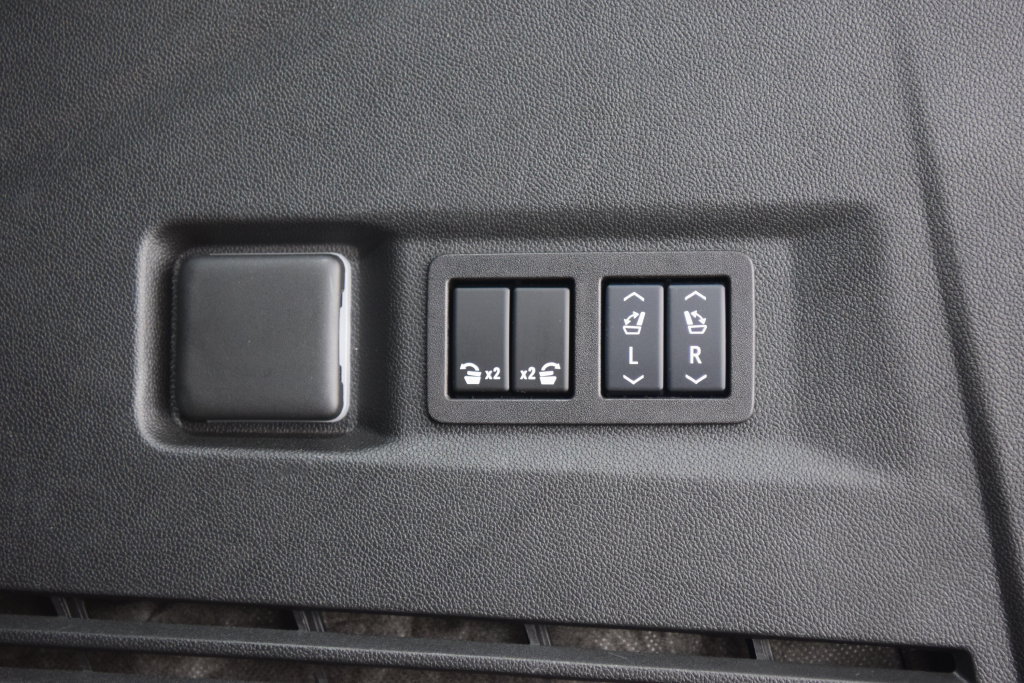 Used 2025 Chevrolet Tahoe Premier AWD/4WD image 26
