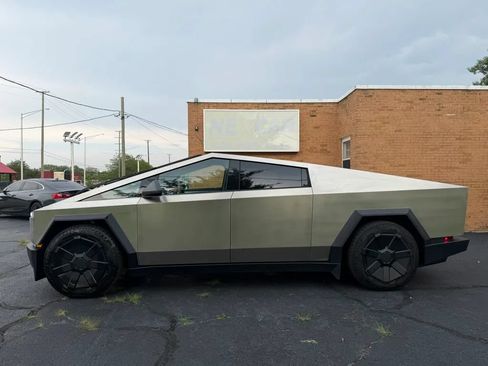 Used 2024 Tesla Cybertruck AWD Crew Cab image 3