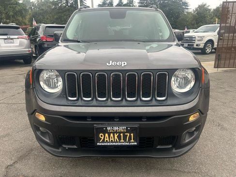 Used 2017 Jeep Renegade Latitude FWD image 2