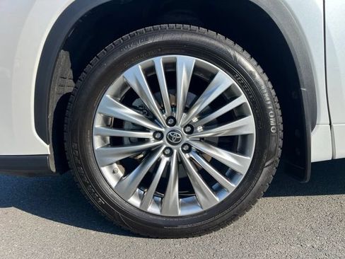 Used 2022 Toyota Highlander Platinum AWD/4WD image 12