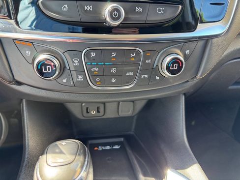 Used 2019 Chevrolet Traverse Premier w/ Driver Confidence II Package FWD image 28