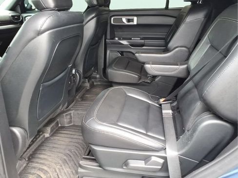 Used 2020 Ford Explorer XLT w/ Equipment Group 202A AWD/4WD image 16