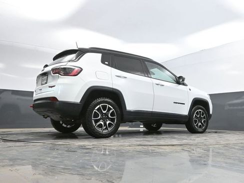 Used 2025 Jeep Compass Trailhawk AWD/4WD image 52
