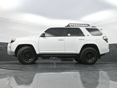 Used 2022 Toyota 4Runner SR5 Premium w/ Moonroof Package RWD image 26