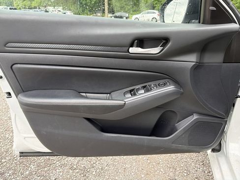Used 2025 Nissan Altima 2.5 SV FWD image 21