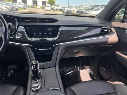 Used 2020 Cadillac XT6 Premium Luxury AWD/4WD image 15