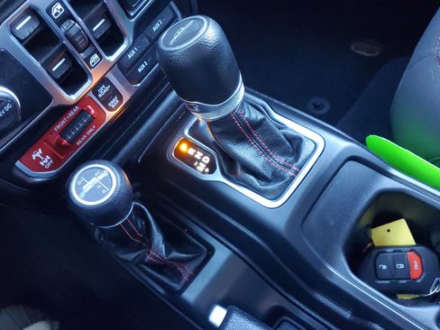 Used 2023 Jeep Gladiator Rubicon w/ LED Lighting Group image 17