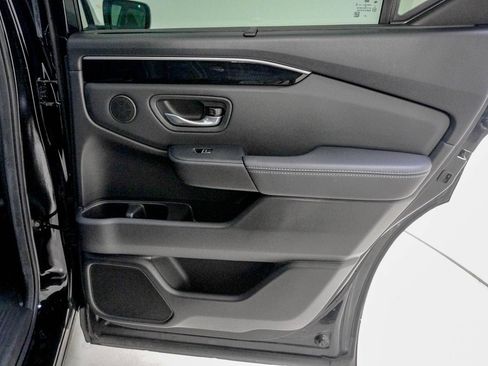 Used 2025 Honda Pilot EX-L image 33
