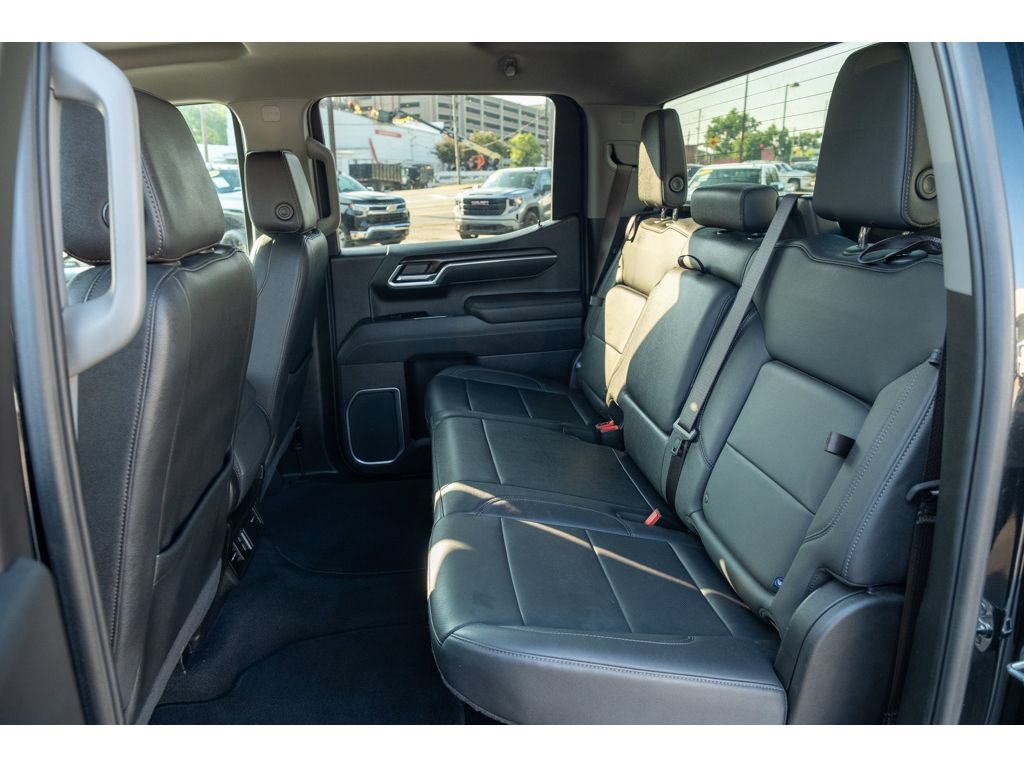 Used 2025 GMC Sierra 1500 SLT AWD/4WD image 13