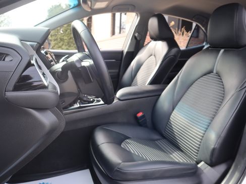 Used 2018 Toyota Camry SE w/ Convenience Package image 23