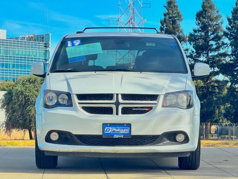 Used 2019 Dodge Grand Caravan GT FWD image 2