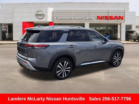 Used 2023 Nissan Pathfinder Platinum w/ Cargo Package AWD/4WD image 3