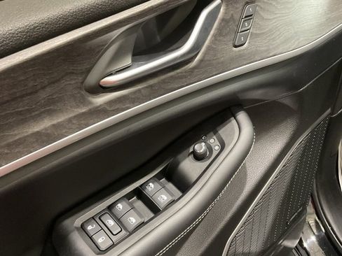 Used 2023 Jeep Grand Cherokee L Limited w/ Luxury Tech Group II image 7