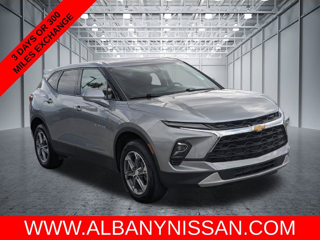 Used 2025 Chevrolet Blazer LT FWD image 1