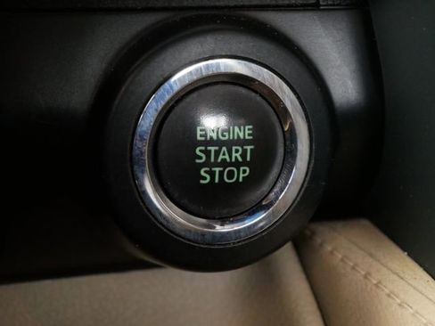 Used 2012 Toyota Camry XLE w/ Leather Pkg image 26