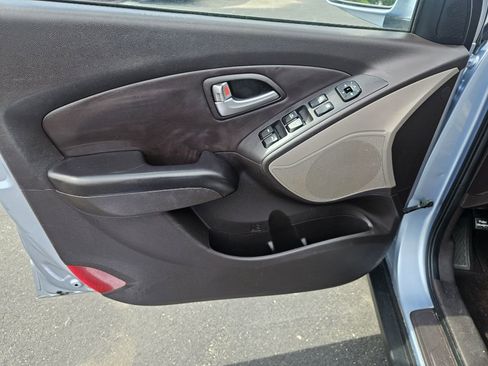 Used 2011 Hyundai Tucson GLS FWD image 12
