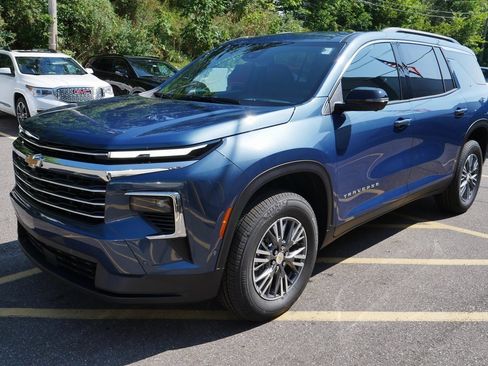 New 2026 Chevrolet Traverse LT w/ Enhanced Driving Package image 4