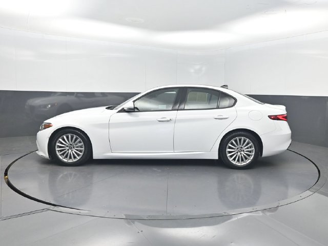 Used 2022 Alfa Romeo Giulia Sprint RWD image 2