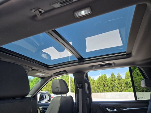 Used 2024 GMC Yukon Denali RWD image 25