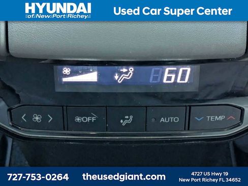 Used 2021 Toyota Highlander XLE AWD/4WD image 20