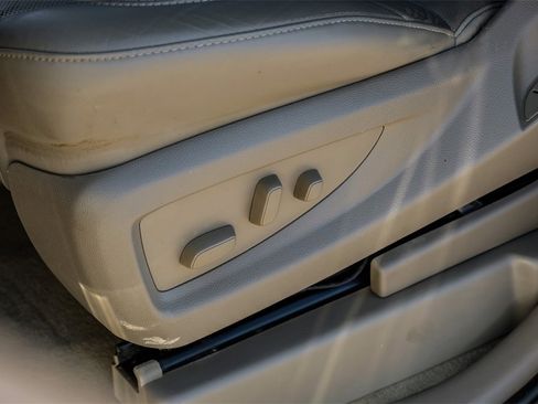 Used 2019 GMC Yukon SLT image 32