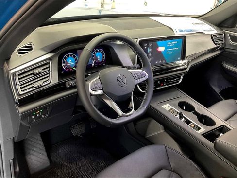 New 2025 Volkswagen Atlas Cross Sport SE image 8