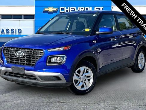 Used 2023 Hyundai Venue SE FWD image 2