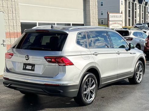 Used 2023 Volkswagen Tiguan SE image 3
