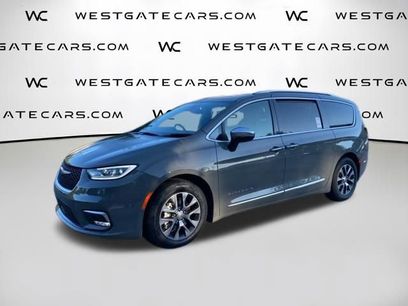 Used 2023 Chrysler Pacifica Pinnacle