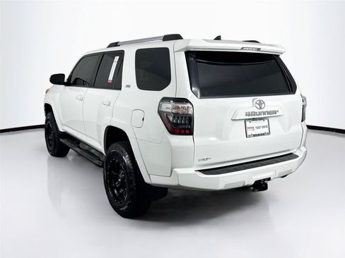 Used 2019 Toyota 4Runner SR5 AWD/4WD image 10