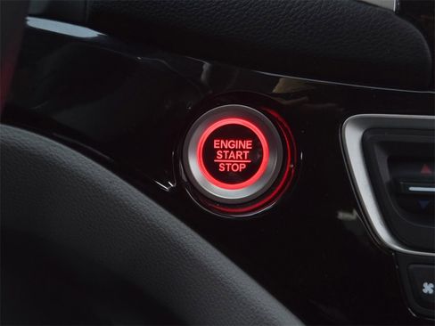 Used 2017 Honda Pilot Touring image 25