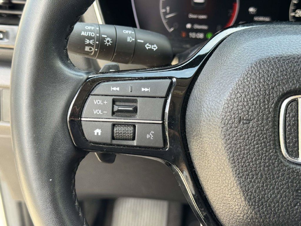 Used 2024 Honda Pilot Touring image 12