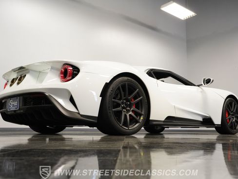 Used 2017 Ford GT RWD image 30