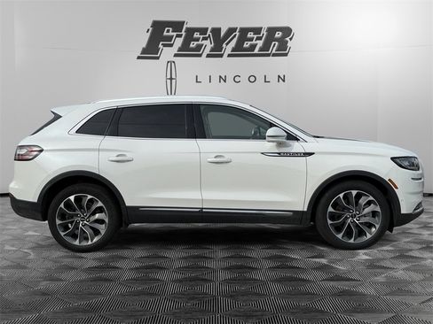 Used 2022 Lincoln Nautilus Reserve w/ Equipment Group 201A image 6