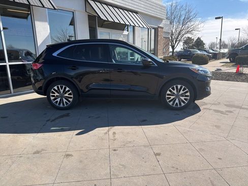 Used 2022 Ford Escape Titanium image 5