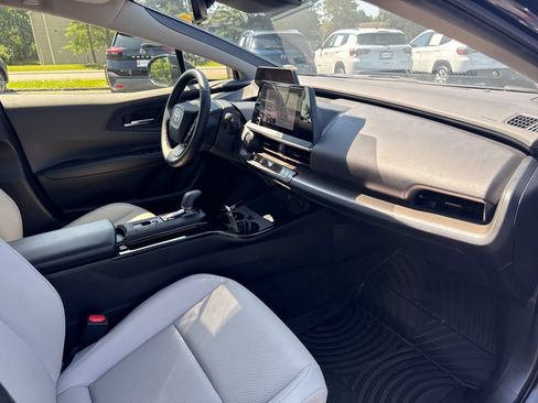 Used 2024 Toyota Prius XLE FWD image 25