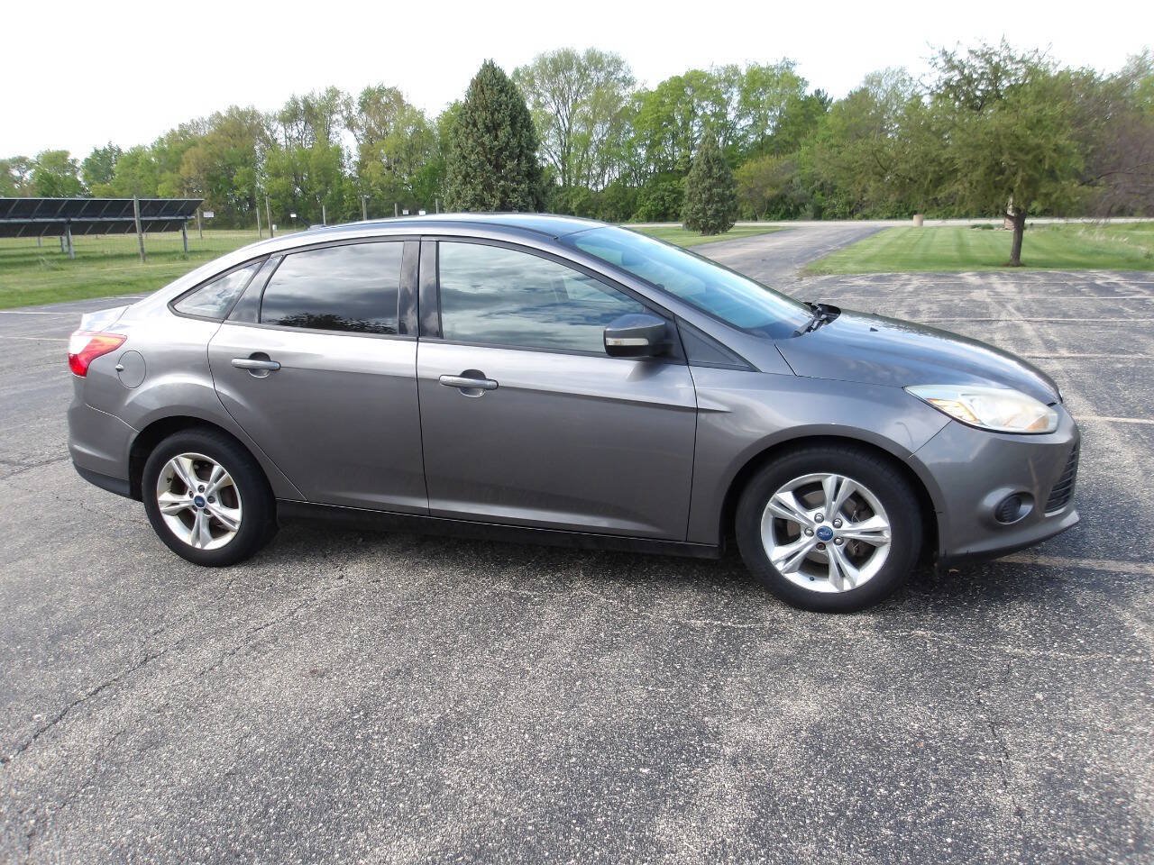 Used 2013 Ford Focus SE FWD image 1