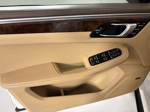 Used 2018 Porsche Macan S image 14