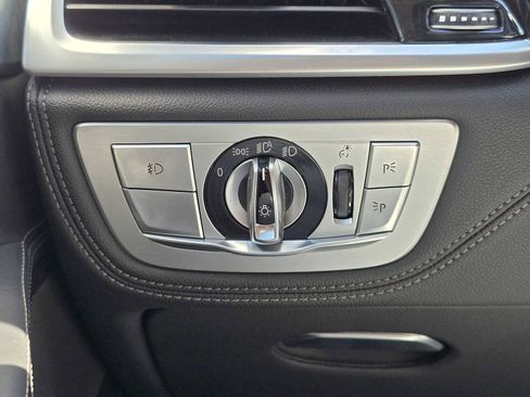 Used 2018 BMW 750i RWD image 34