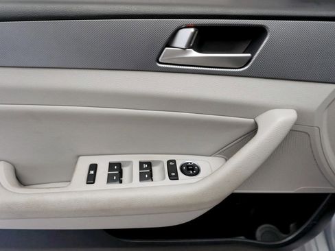 Used 2018 Hyundai Sonata SE FWD image 12