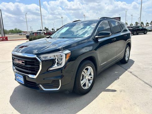 Used 2022 GMC Terrain SLE w/ Driver Convenience Package image 3