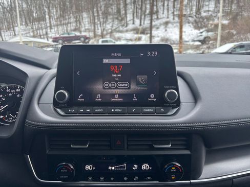 Used 2025 Nissan Rogue SV image 20